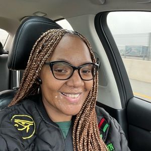 Meet your Posher, Yvette